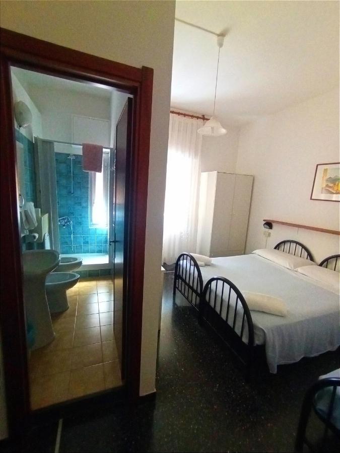 Hotel La Pineta Cogoleto Bagian luar foto