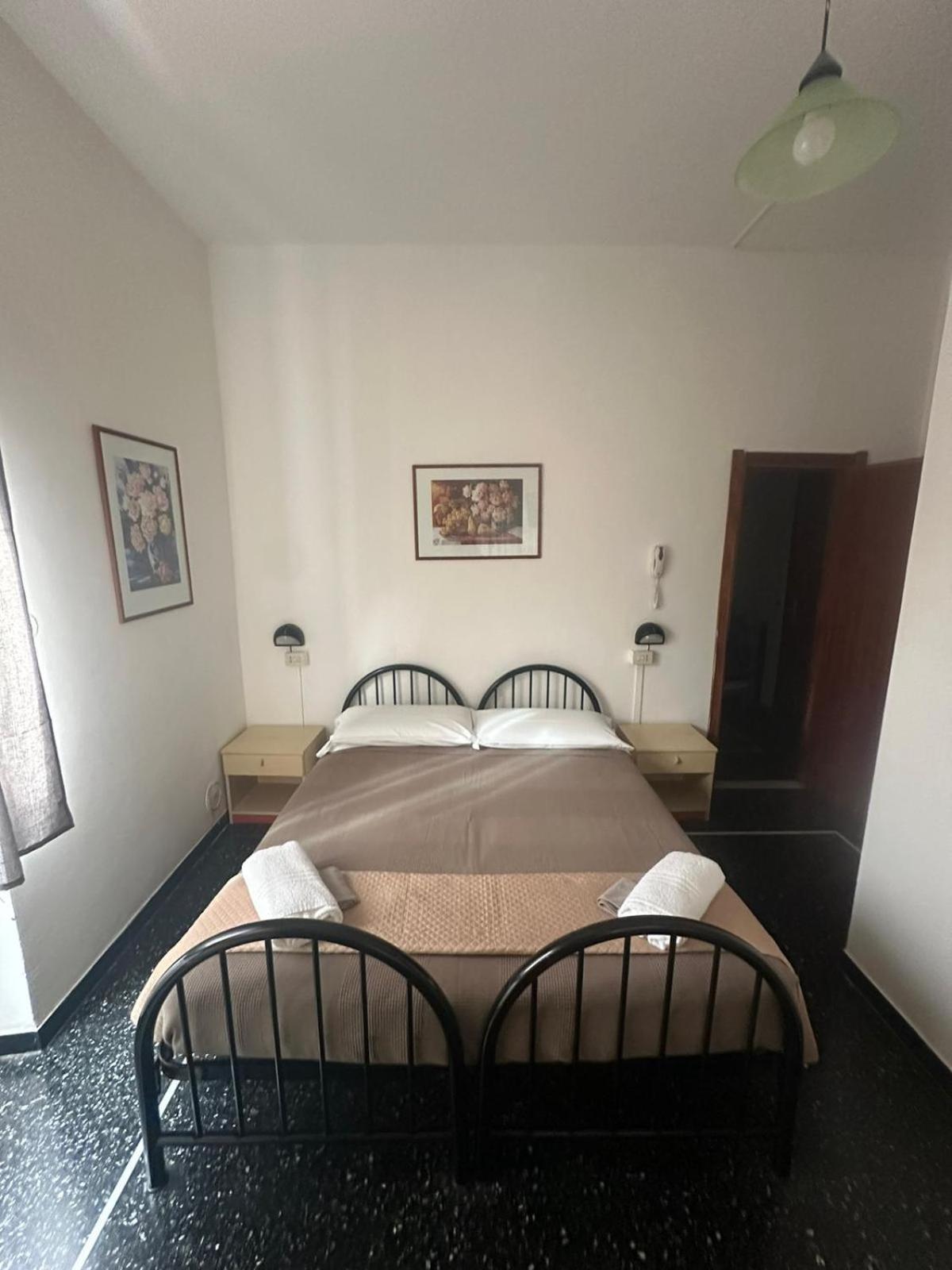 Hotel La Pineta Cogoleto Bagian luar foto