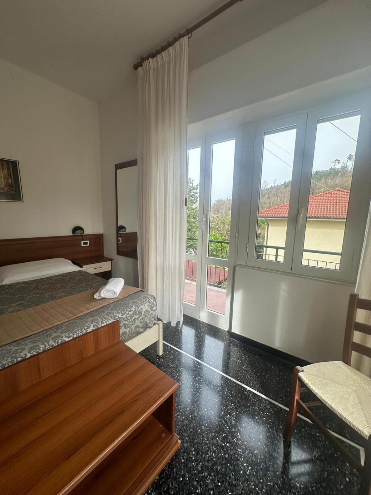 Hotel La Pineta Cogoleto Bagian luar foto