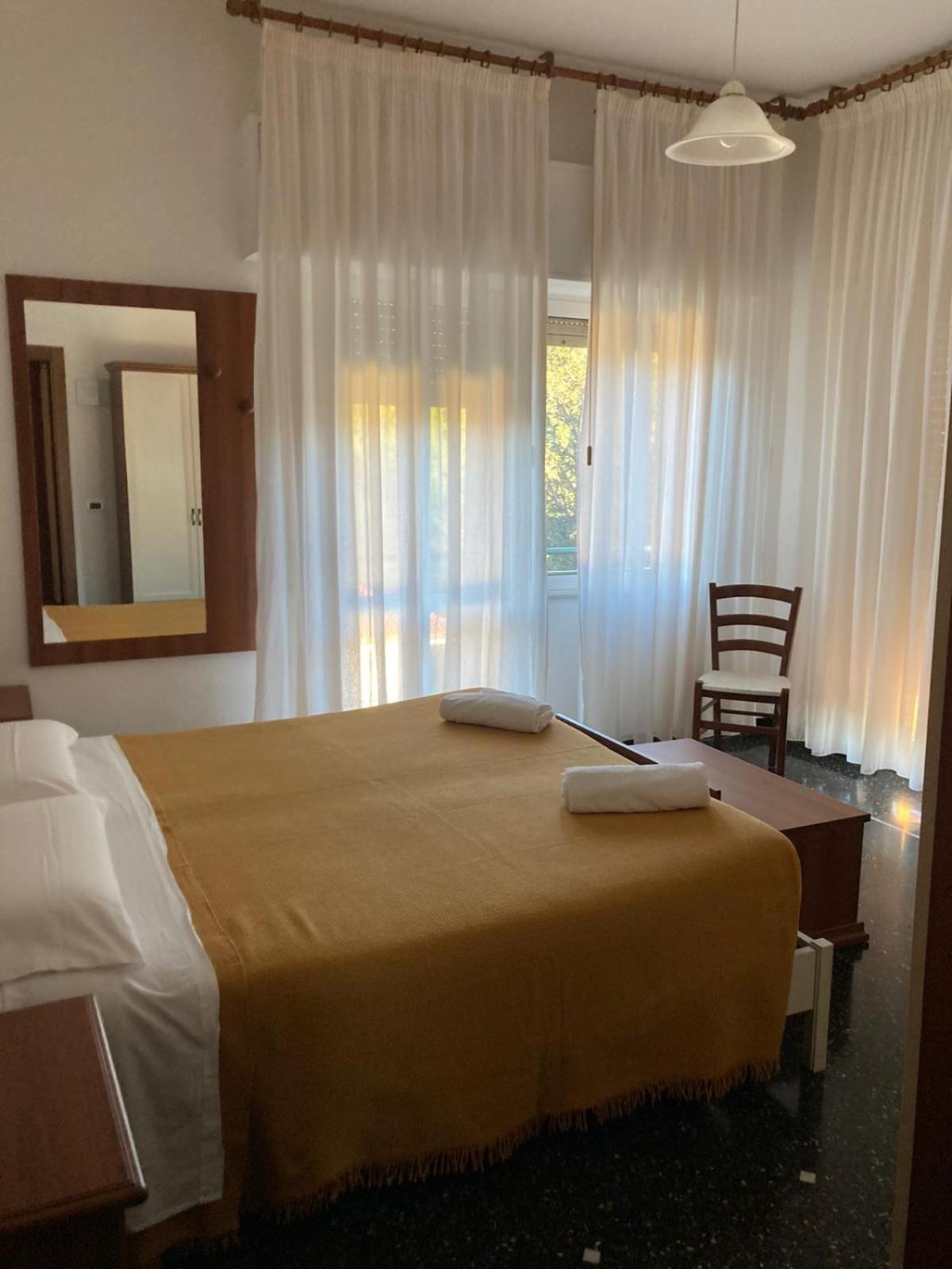 Hotel La Pineta Cogoleto Bagian luar foto