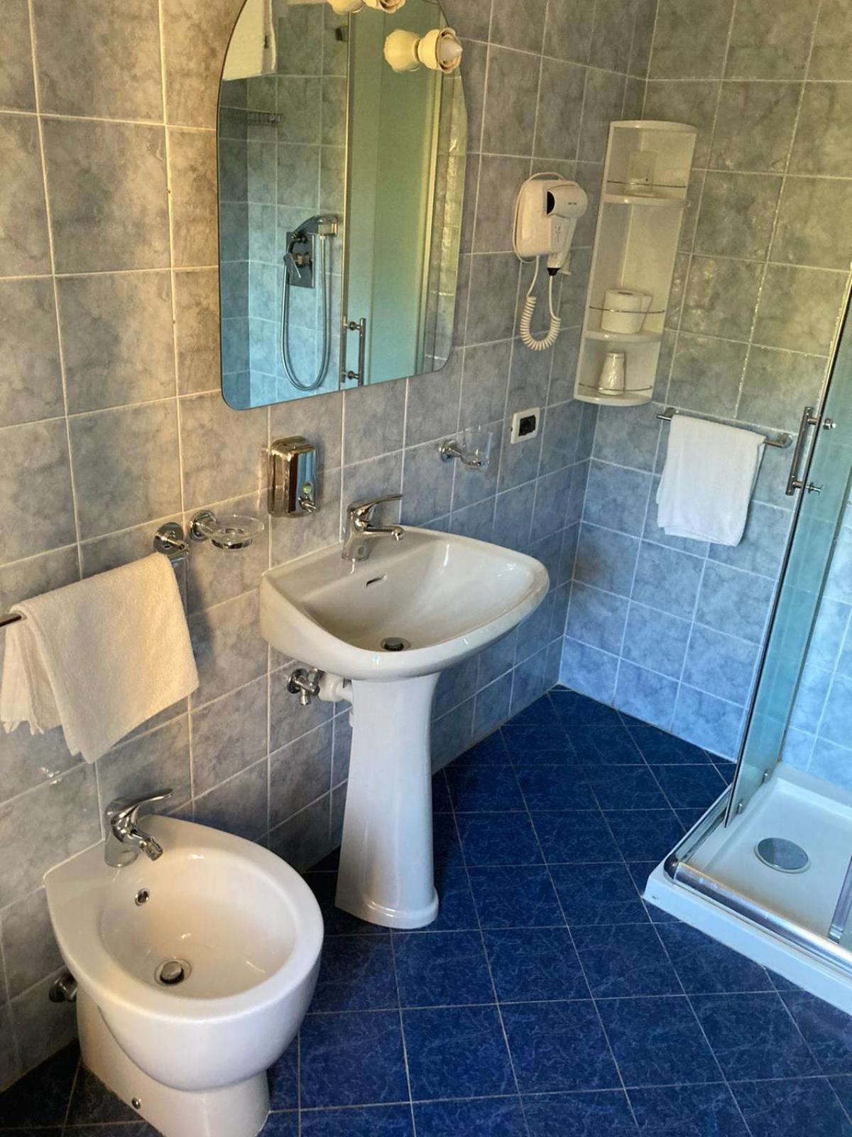 Hotel La Pineta Cogoleto Bagian luar foto