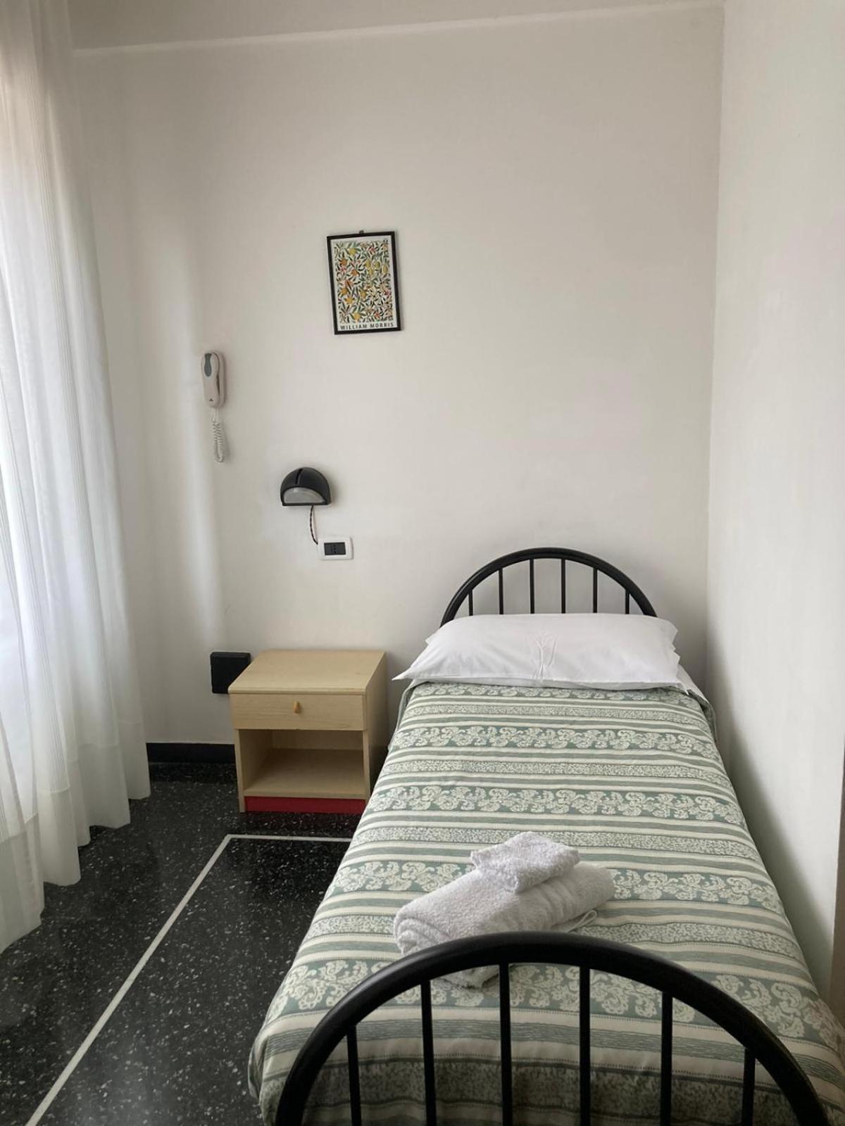 Hotel La Pineta Cogoleto Bagian luar foto