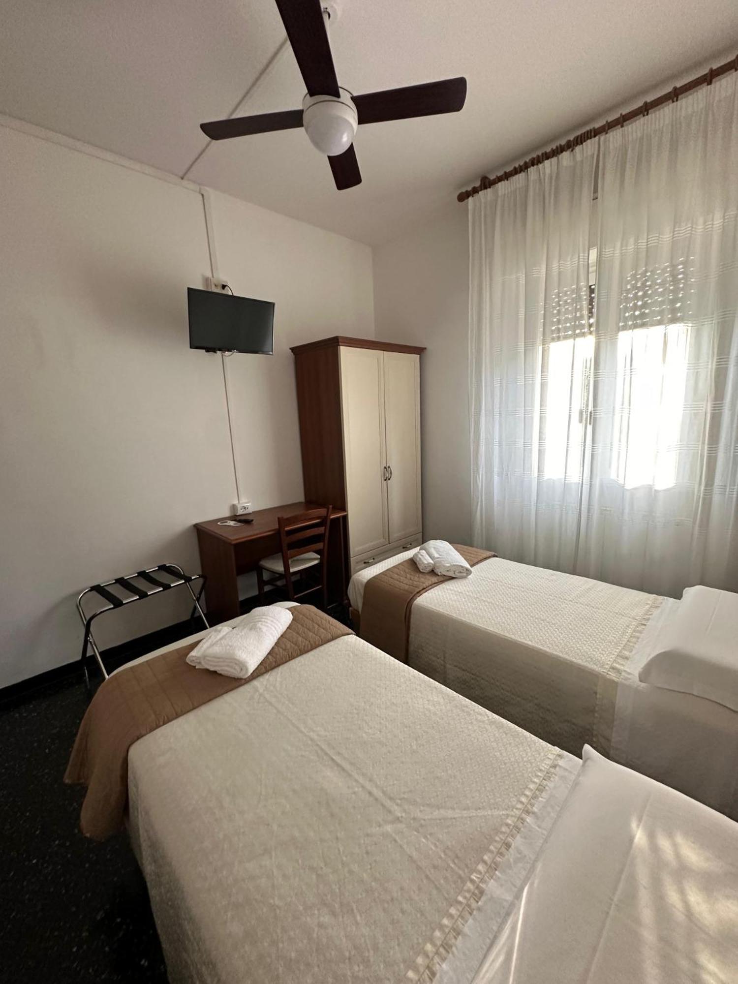 Hotel La Pineta Cogoleto Bagian luar foto