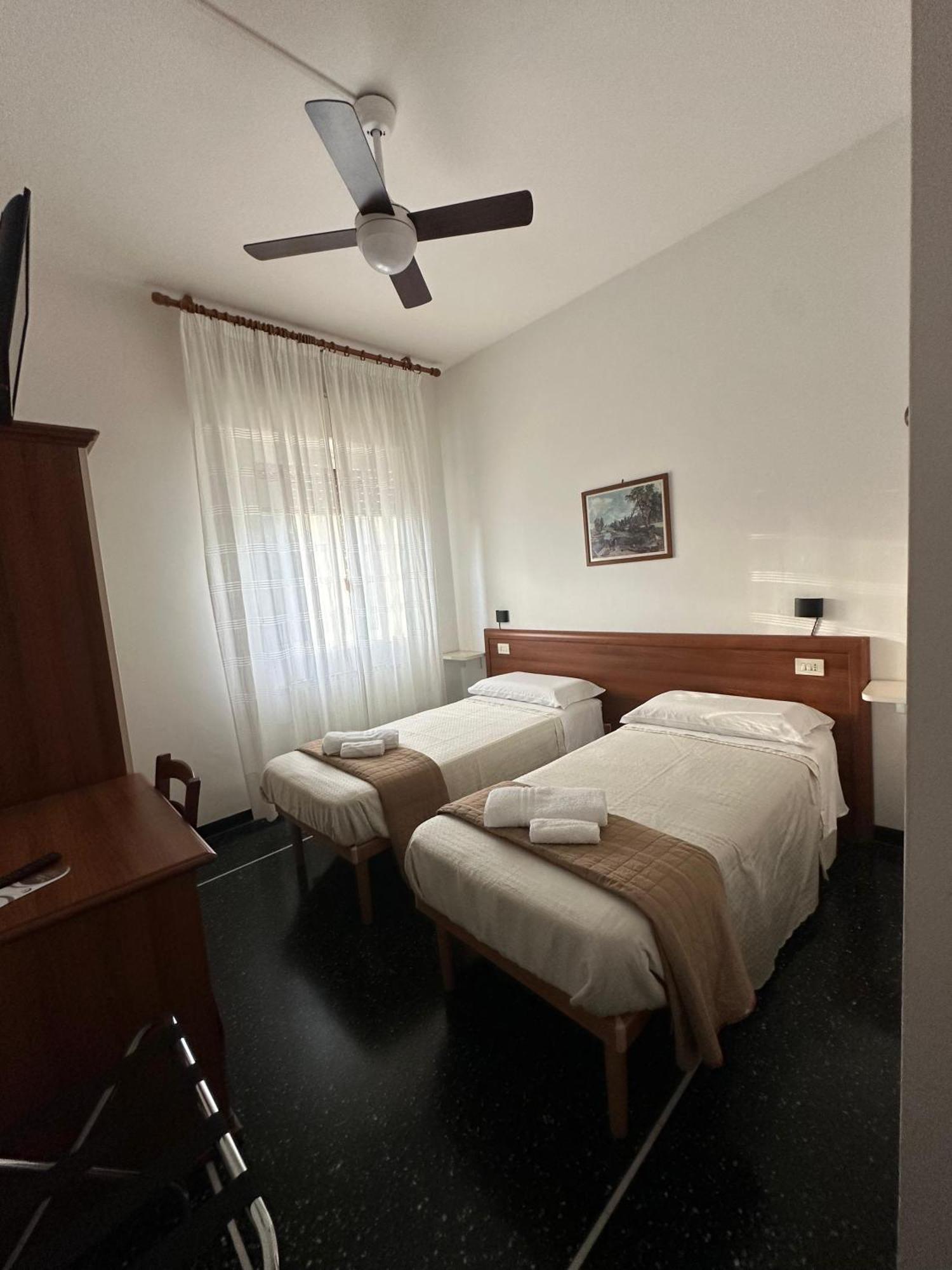 Hotel La Pineta Cogoleto Bagian luar foto