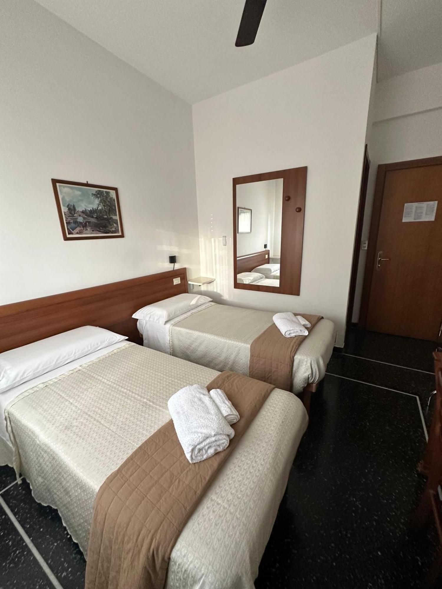 Hotel La Pineta Cogoleto Bagian luar foto