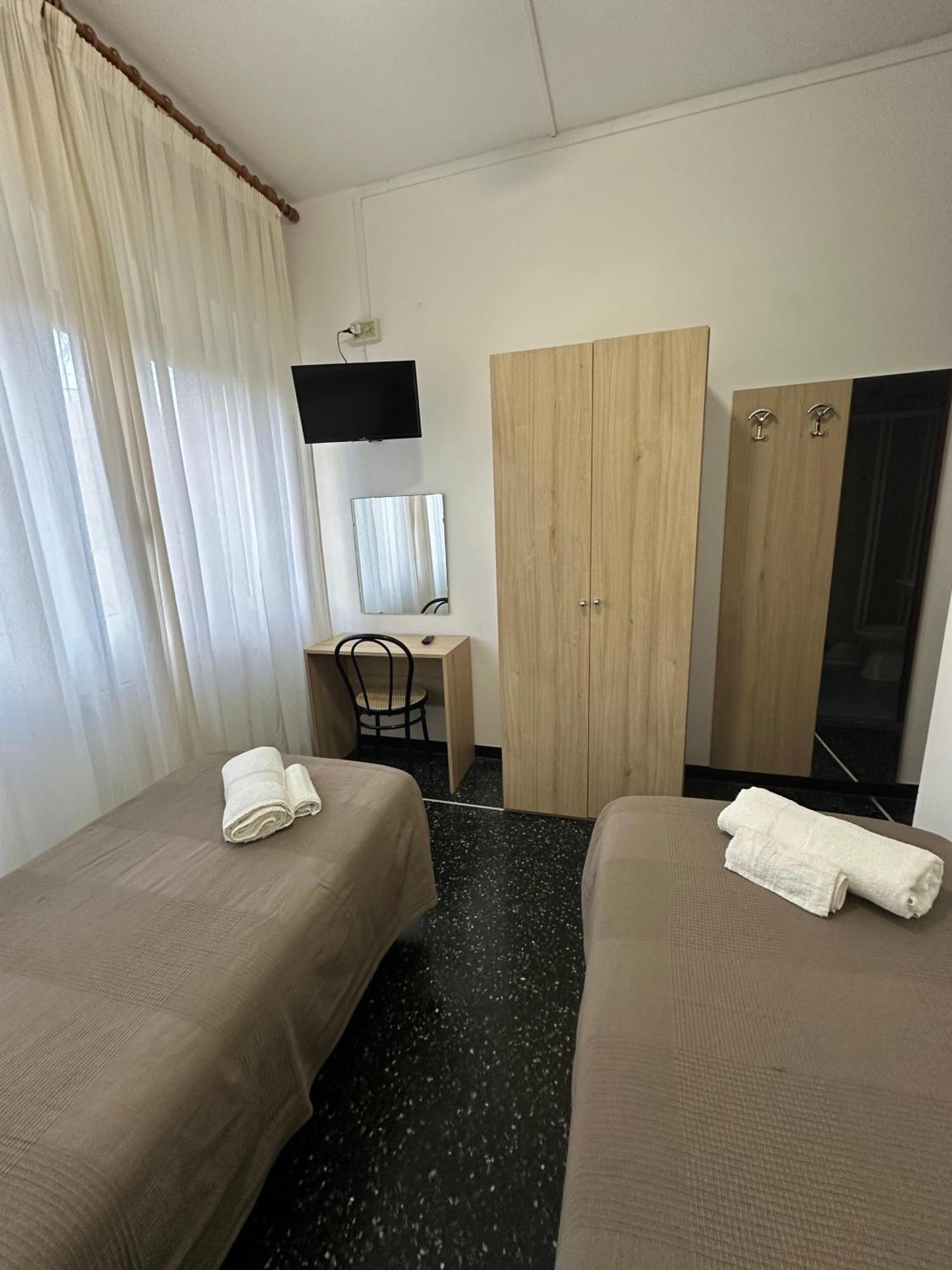 Hotel La Pineta Cogoleto Bagian luar foto
