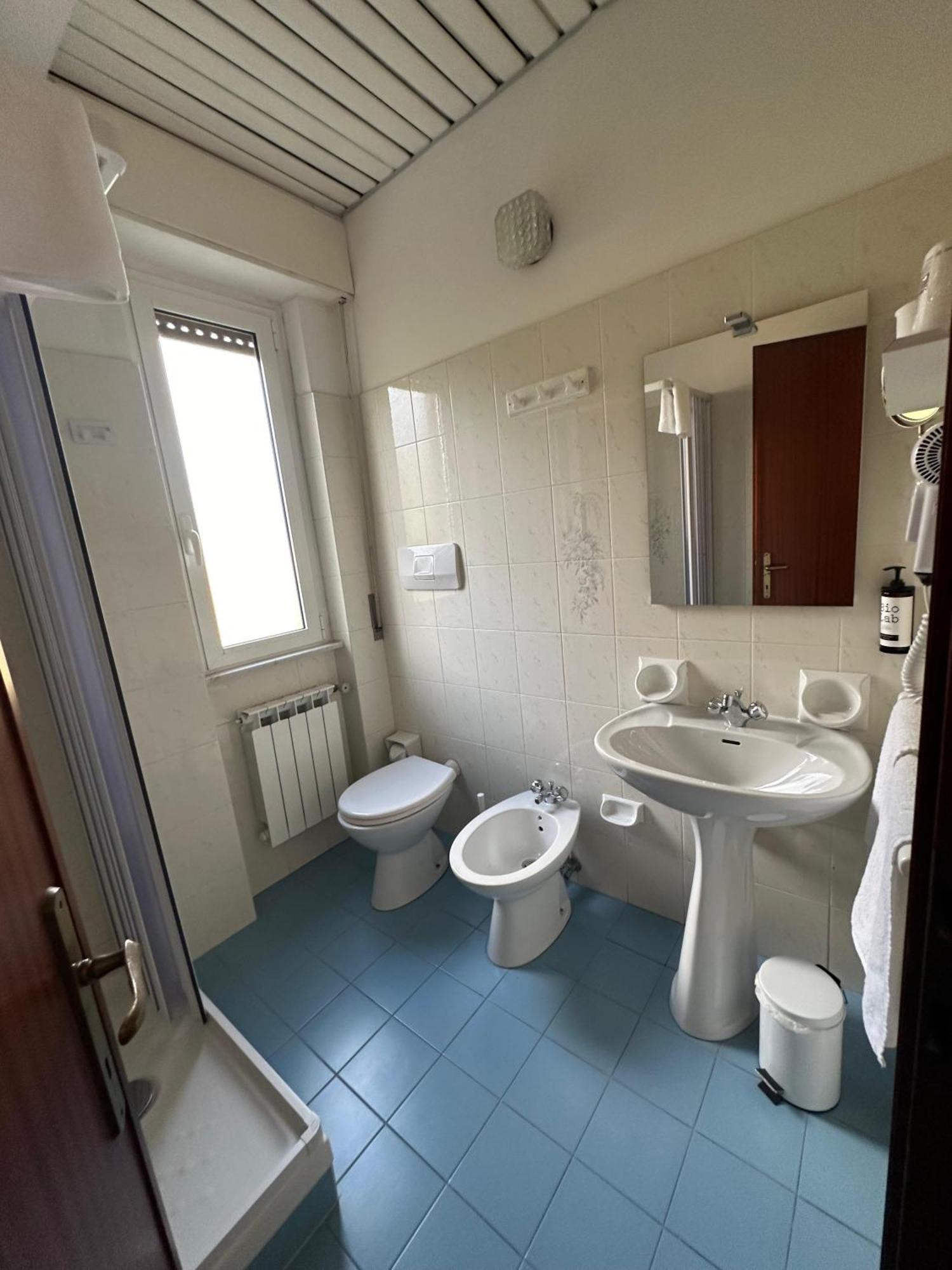 Hotel La Pineta Cogoleto Bagian luar foto