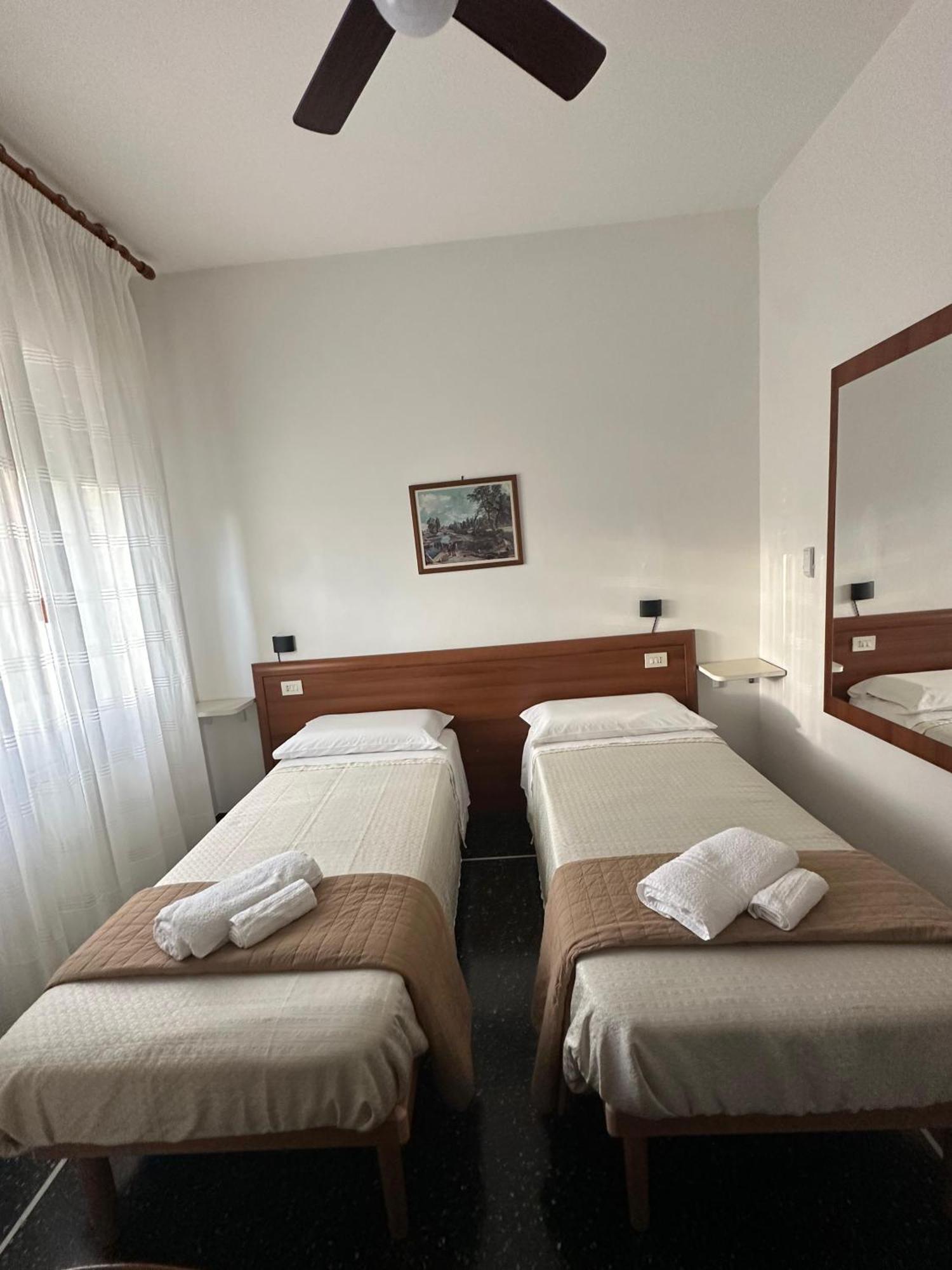 Hotel La Pineta Cogoleto Bagian luar foto