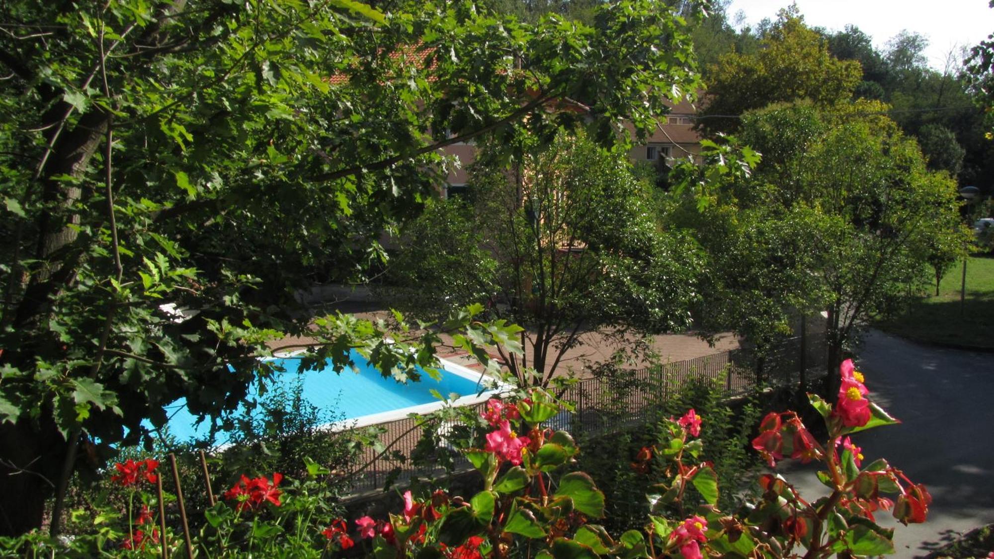 Hotel La Pineta Cogoleto Bagian luar foto