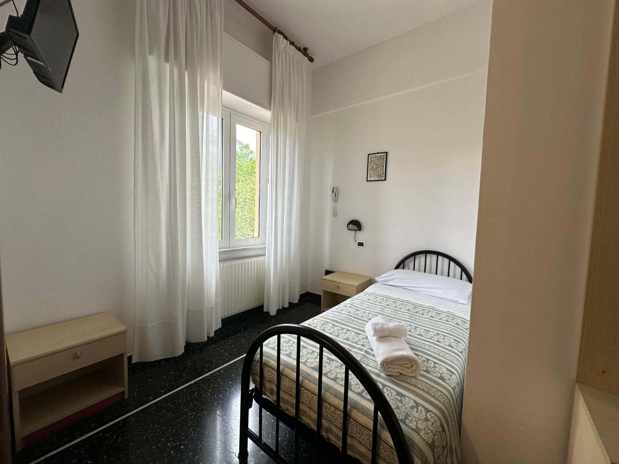Hotel La Pineta Cogoleto Bagian luar foto