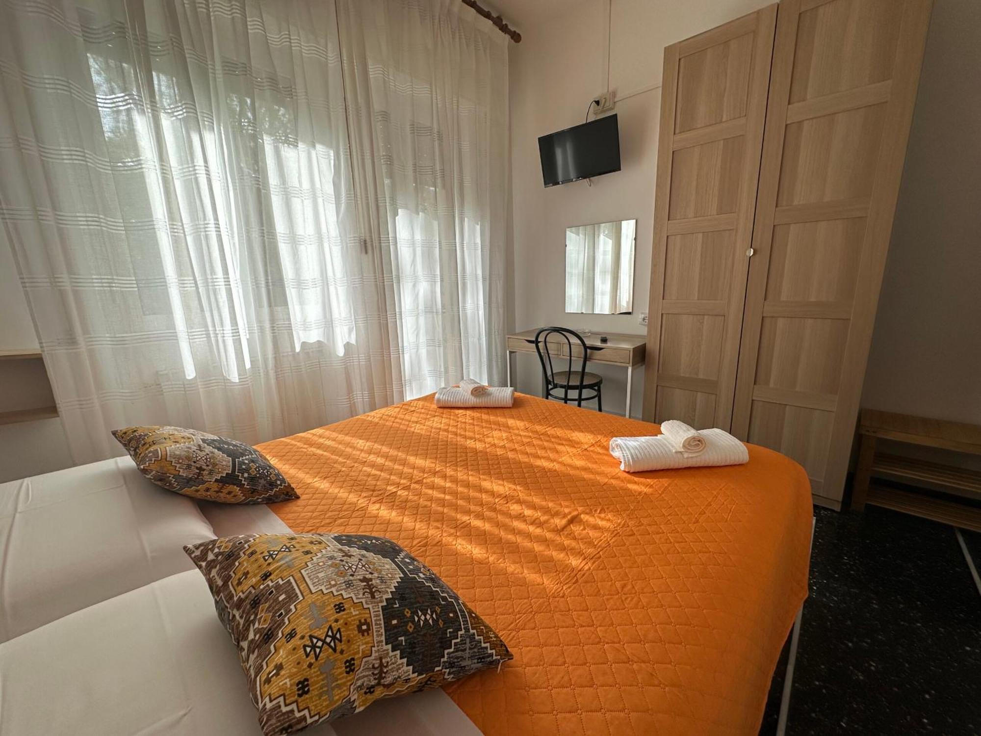 Hotel La Pineta Cogoleto Bagian luar foto