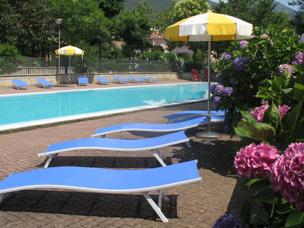 Hotel La Pineta Cogoleto Bagian luar foto