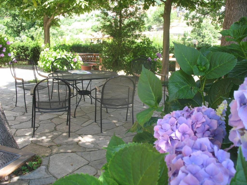 Hotel La Pineta Cogoleto Bagian luar foto