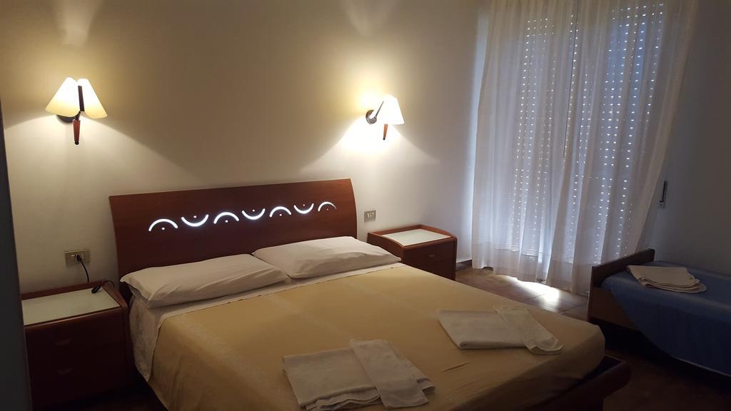Hotel La Pineta Cogoleto Bagian luar foto