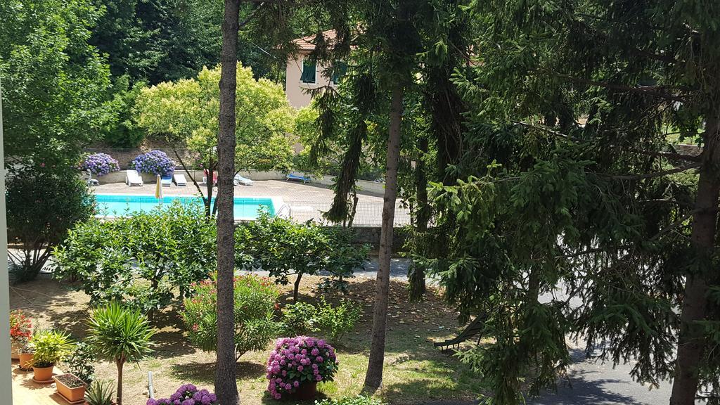 Hotel La Pineta Cogoleto Bagian luar foto