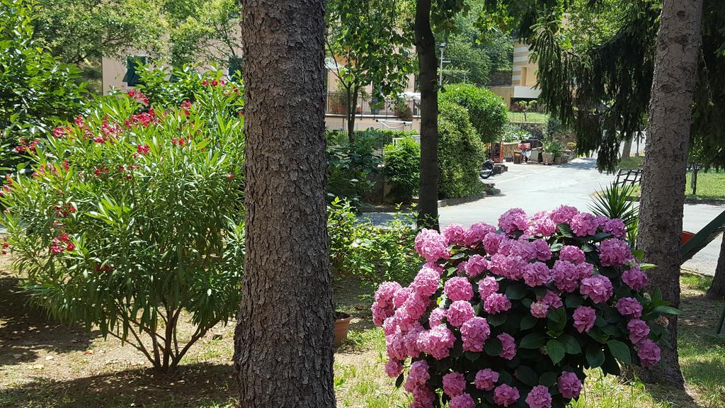 Hotel La Pineta Cogoleto Bagian luar foto