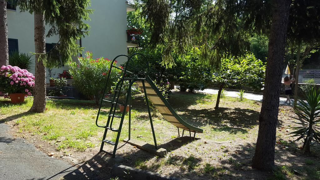 Hotel La Pineta Cogoleto Bagian luar foto