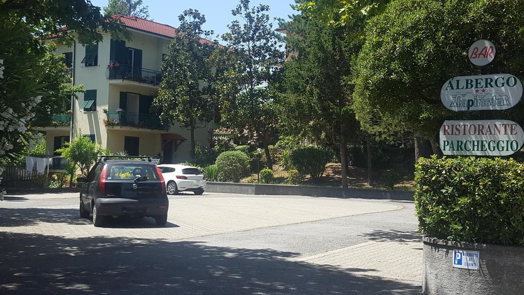 Hotel La Pineta Cogoleto Bagian luar foto