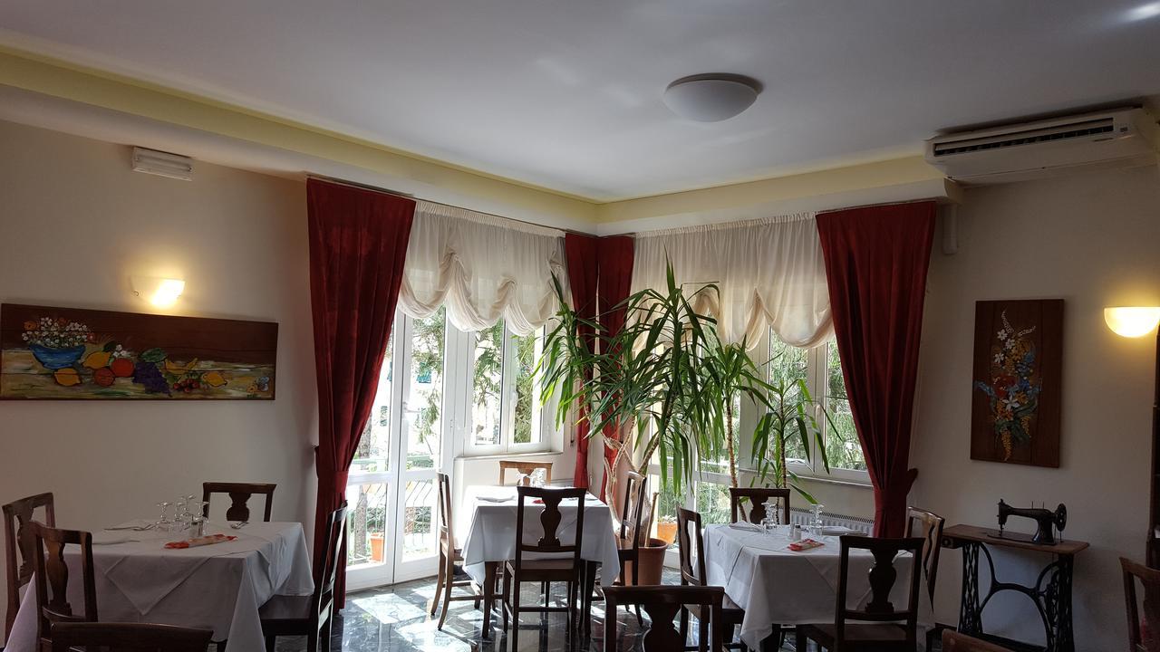 Hotel La Pineta Cogoleto Bagian luar foto